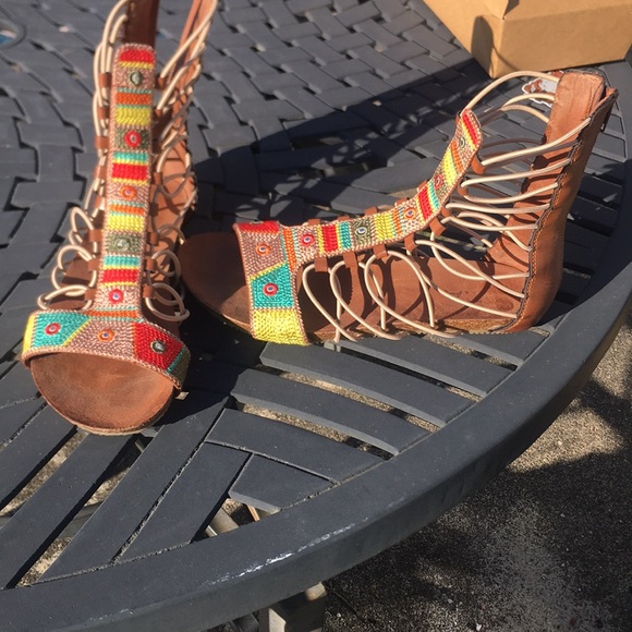 Cute pair of gladiator sandals - Picture 2 of 6